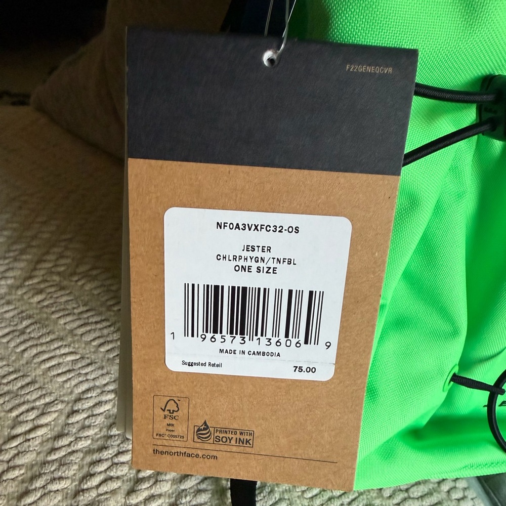THE NORTH FACE Jester Commuter Laptop Backpack, Chlorophyll Green/TNF Black - Picture 14 of 14